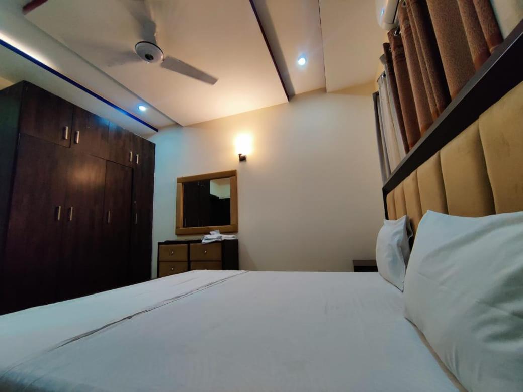 Luxury Guest Rooms Rawalpindi Bagian luar foto
