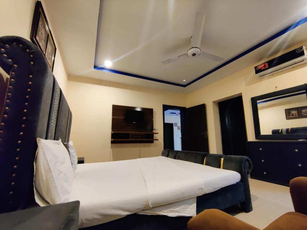 Luxury Guest Rooms Rawalpindi Bagian luar foto